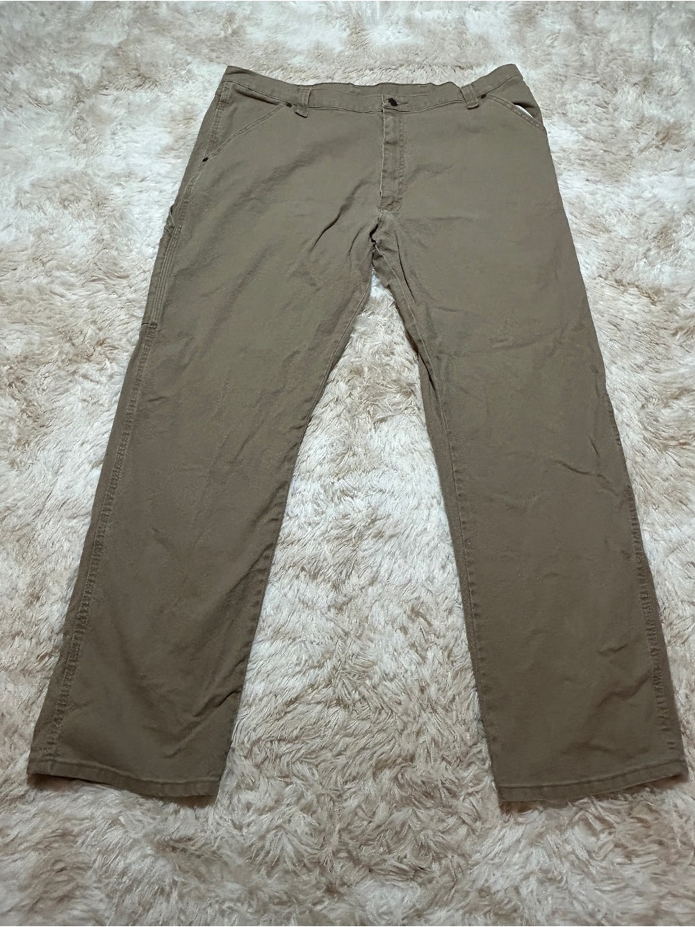 Wrangler Men's Khaki Chino Pants in Olive Drab